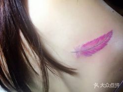 彩绘 羽毛-游刃刺青TATTOO纹身工作室