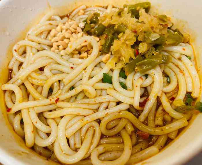 打分 口味是还可以,就是份量太少了…… 鸡爪卤粉里面的鸡爪太小了