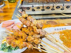 -哈尔滨小酒馆·鲜肉现穿自助烧烤(康新花园店)
