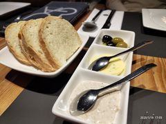 餐前面包-TUGA葡萄牙餐廳