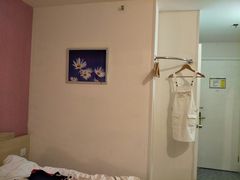 -7天连锁酒店(上海徐家汇龙华路地铁站店)