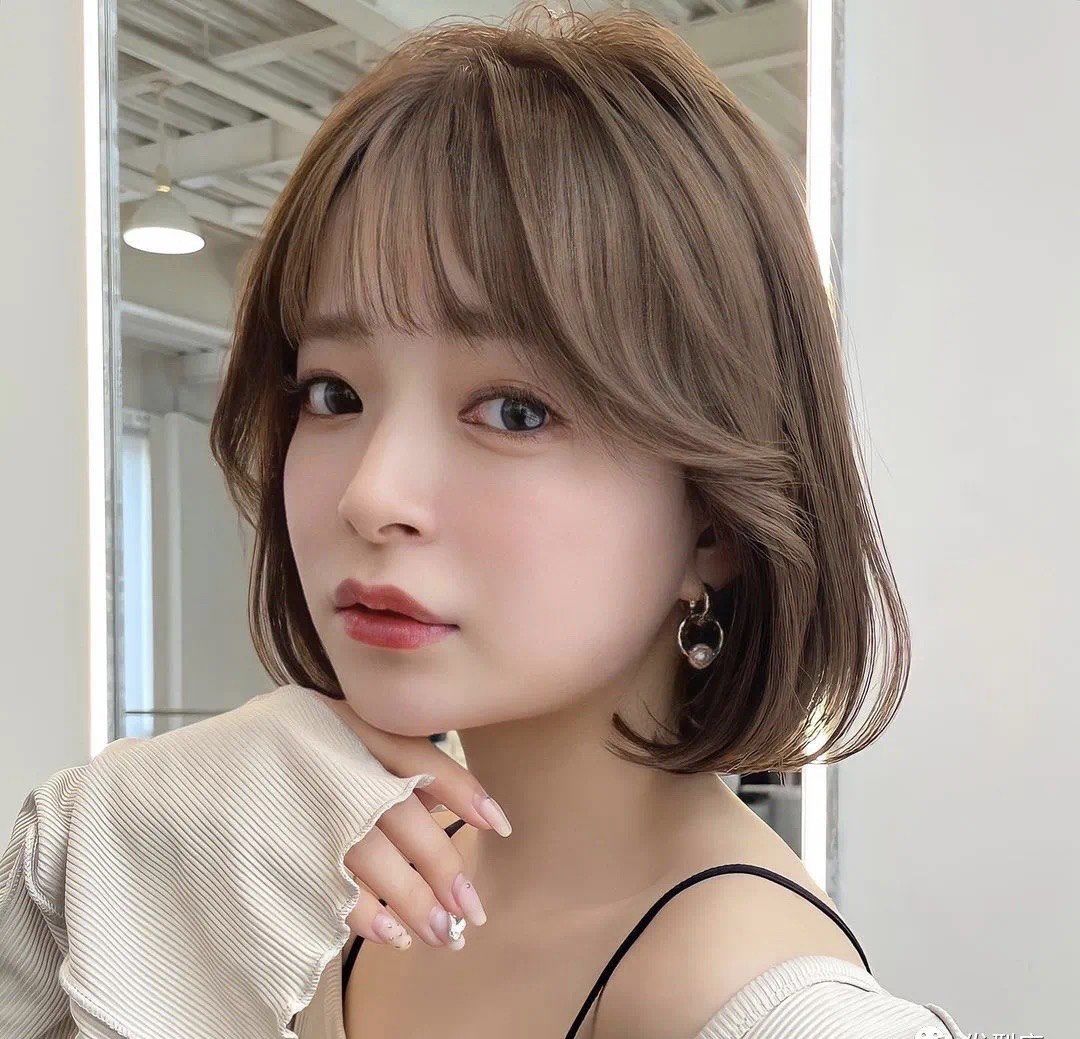 超级修饰脸型的"齐下巴短发"