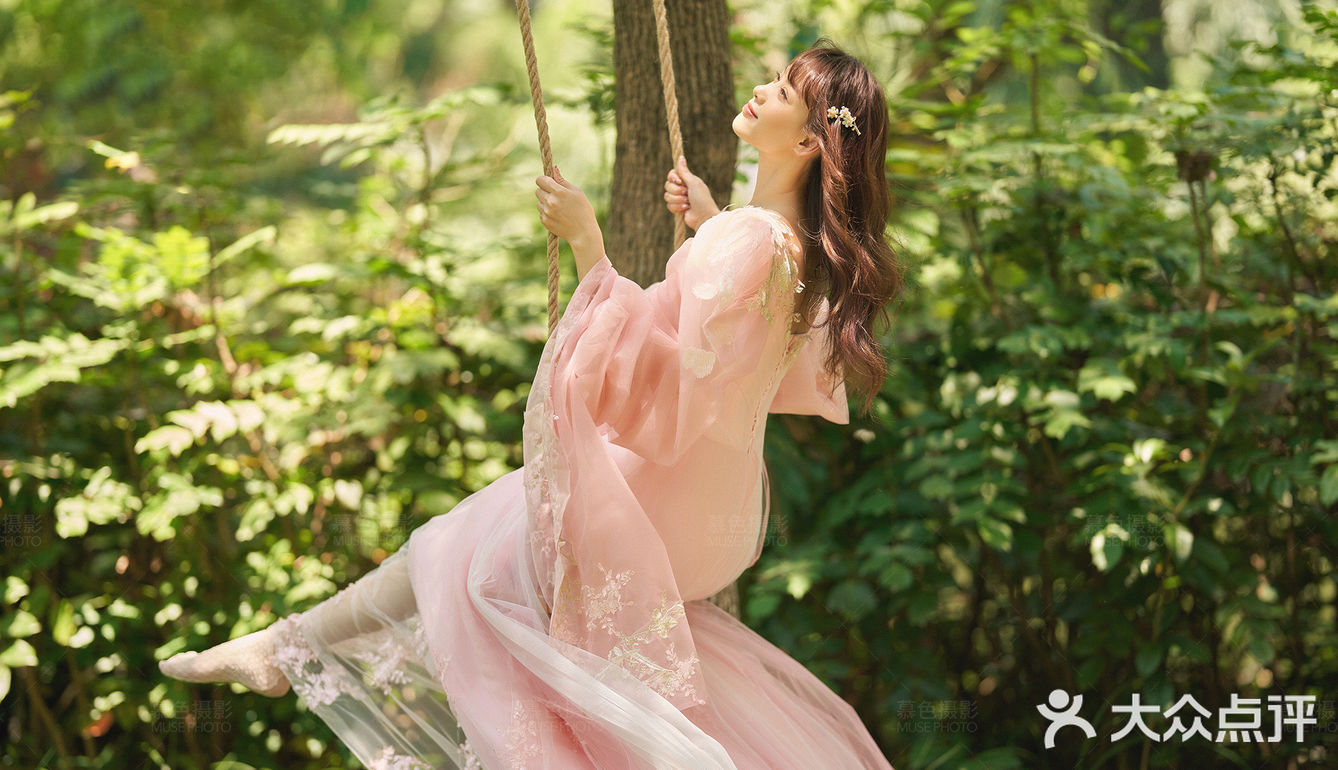 森系婚纱照这样拍，可太美了吧