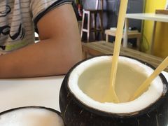 -志龙皇冠吃货椰子铺