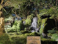 -Chom Cafe and Restaurant