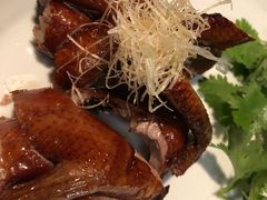 妙龄脆皮鸽子-湖滨28中餐厅·西湖宴·杭州君悦酒店