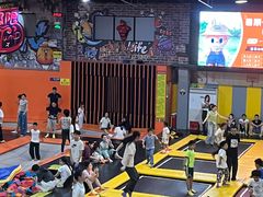 -极限Jump蹦床·新潮玩运动世界·室内乐园·团建·派对中心