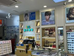 -美式眼镜·授权蔡司.依视路.尼康.豪雅.明月(人民广场店)