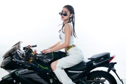-onlygirl摄影美学馆高端定制(江滩店)