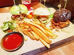 汉堡三拼-Devils’ Brewery小恶魔精酿啤酒(武汉天地店)