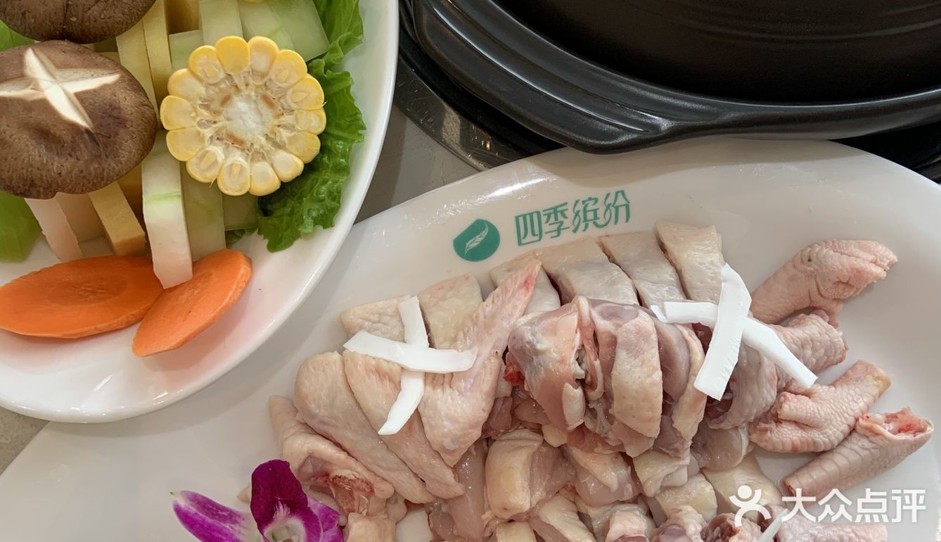 对！你没看错！就是1元钱吃一整只鸡！