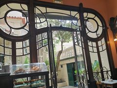 -Majestic Café