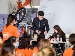 -维纳斯化妆摄影学校