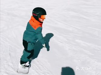 天哪！会滑雪的小朋友也太可爱了吧！