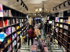 -钟书阁(松江泰晤士小镇店)