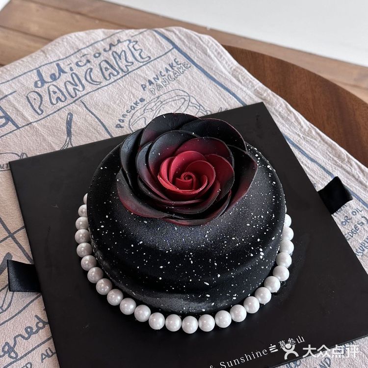 高级感满满的蛋糕🖤好看又好吃