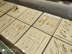 -潮宏基珠宝旗舰店(苏宁广场店)