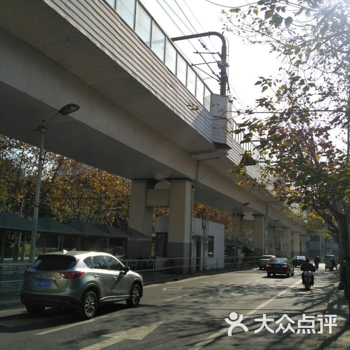 延安西路-地铁站