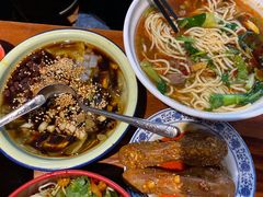 -爆炸头阿姨小四川正宗川味小吃(无任何分店)