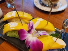 -Chom Cafe and Restaurant