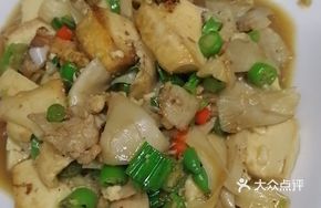 Bamboo Mushroom and Tofu Stir-fry with Pork