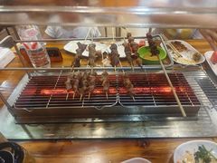 -哈尔滨小酒馆·鲜肉现穿自助烧烤(康新花园店)