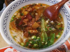 酸菜牛腩粉-三两粉(莲塘华润万家店)