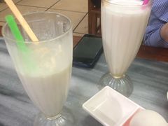 鲜奶椰汁加雪糕-黄师奶甜品店