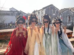 -一揽芳华汉服旗袍体验馆(拙政园店)