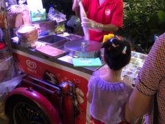-詹爷爷乌节路街头冰淇淋