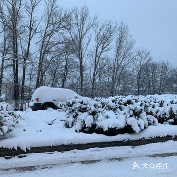 吃饭不是很多地方. 地方环境卫生都很好. 要记得
