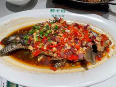 香酥大鲫鱼-费大厨辣椒炒肉(通州万达店)