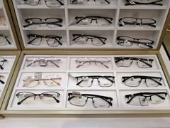 -美式眼镜·授权蔡司.依视路.尼康.豪雅.明月(南翔印象城店)