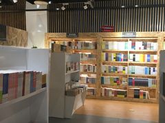 -新华里咖啡书吧(新华书店小寨店)