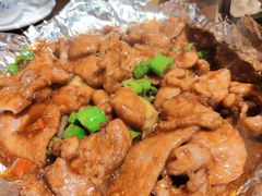 铁板黑椒牛肉-东来菜馆•手抓海鲜家常菜•海鲜锅贴(鸽子窝店)