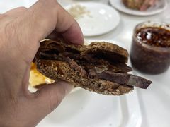 烧饼夹肉-老磁器口豆汁店(天坛店)
