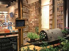 -猫的天空之城概念书店(杭州南宋御街店)