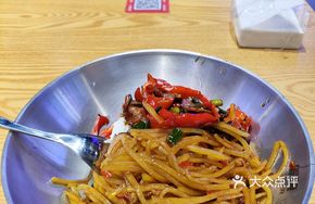Stir-fried腊 Pork with Red Pepper and Potato Shreds