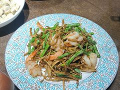 鲜虾茶树菇炒豆角-魁盛居百年鲁菜馆(县西巷店)