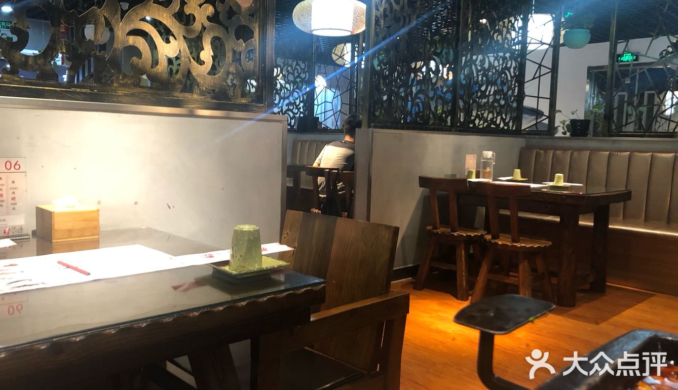没想到新奥楼下还有挺多一家人两种菜型的设定的