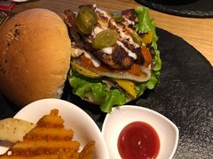 -HIGH FIVE哈福手工汉堡(桂林路店)