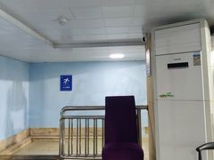 -蓝海豚游泳俱乐部(南京西路店)
