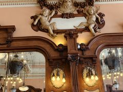 -Majestic Café