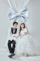 点击看大图 现代简约-挪娅婚纱摄影皇家会所