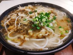 酸菜鸡丝豚骨米线-蒙小妹骨汤饭.米线(新光路店)