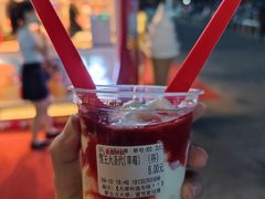 -蜜雪冰城(万达广场外B号门门口外集装箱店)