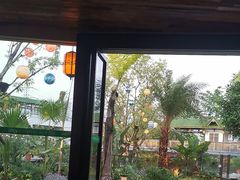 -茅草房·河畔园林火锅