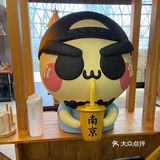 挂的都是南京的地方小吃，置身其中仿佛来到金陵