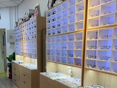 -天空之镜眼镜店蔡司依视路配镜授权零售店(望京颐堤港店)