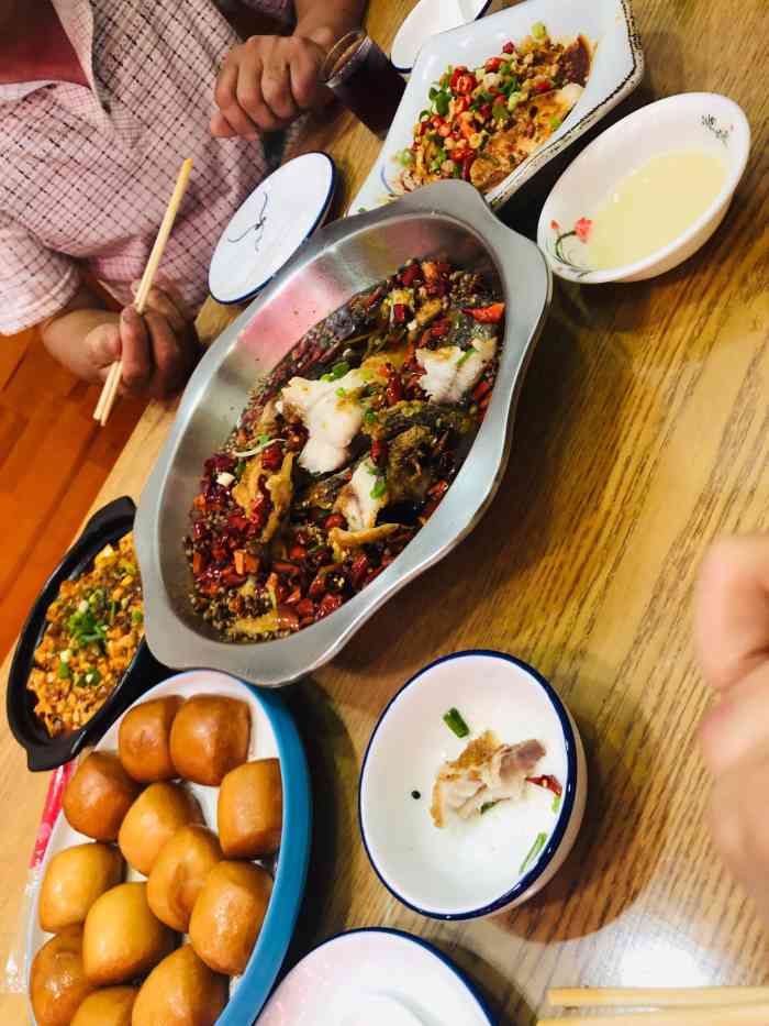 宽窄巷子水煮鱼(总店)-"绿城喜来登对面美食胡同里,整条街都是饭店.